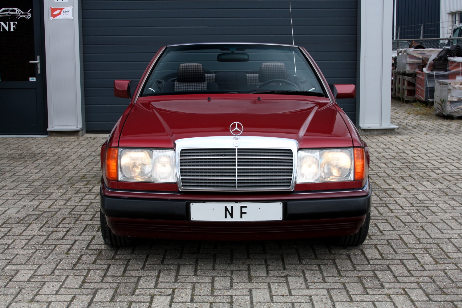 Mercedes-Benz-300CE-24v-Cabriolet-1992-001.JPG