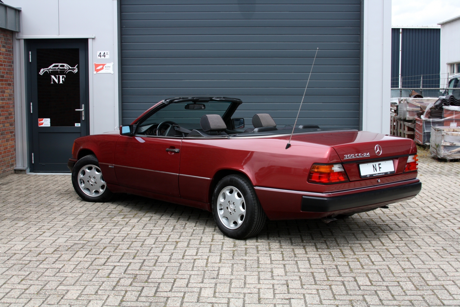 Mercedes-Benz-300CE-24v-Cabriolet-1992-019.JPG