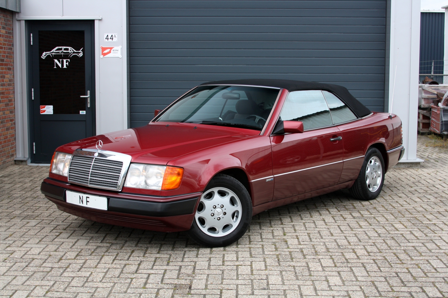 Mercedes-Benz-300CE-24v-Cabriolet-1992-041.JPG