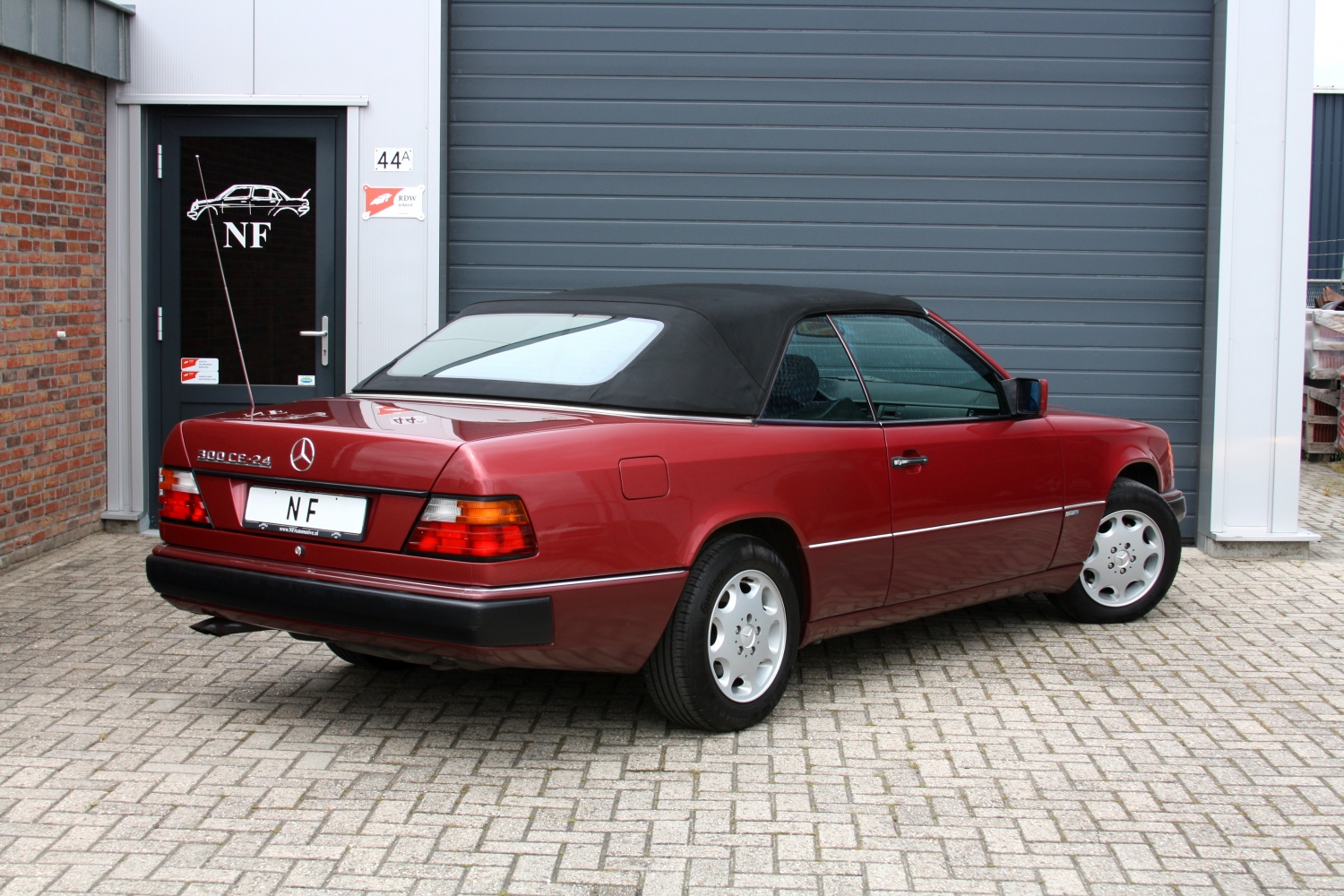 Mercedes-Benz-300CE-24v-Cabriolet-1992-042.JPG