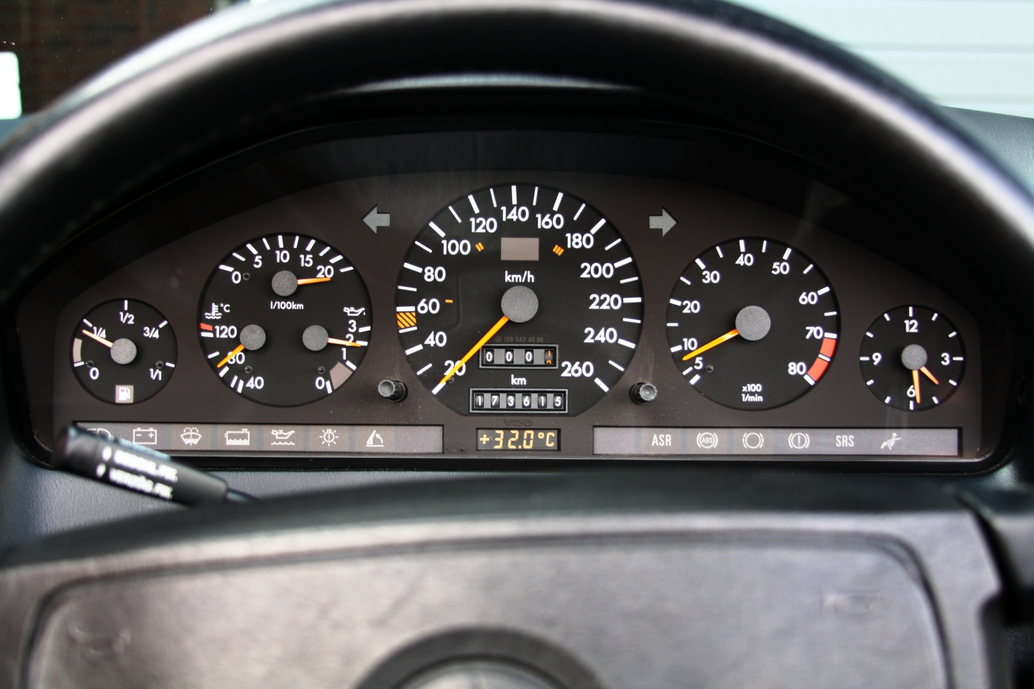 Mercedes-Benz-300SL24v-R129-1991-063.JPG