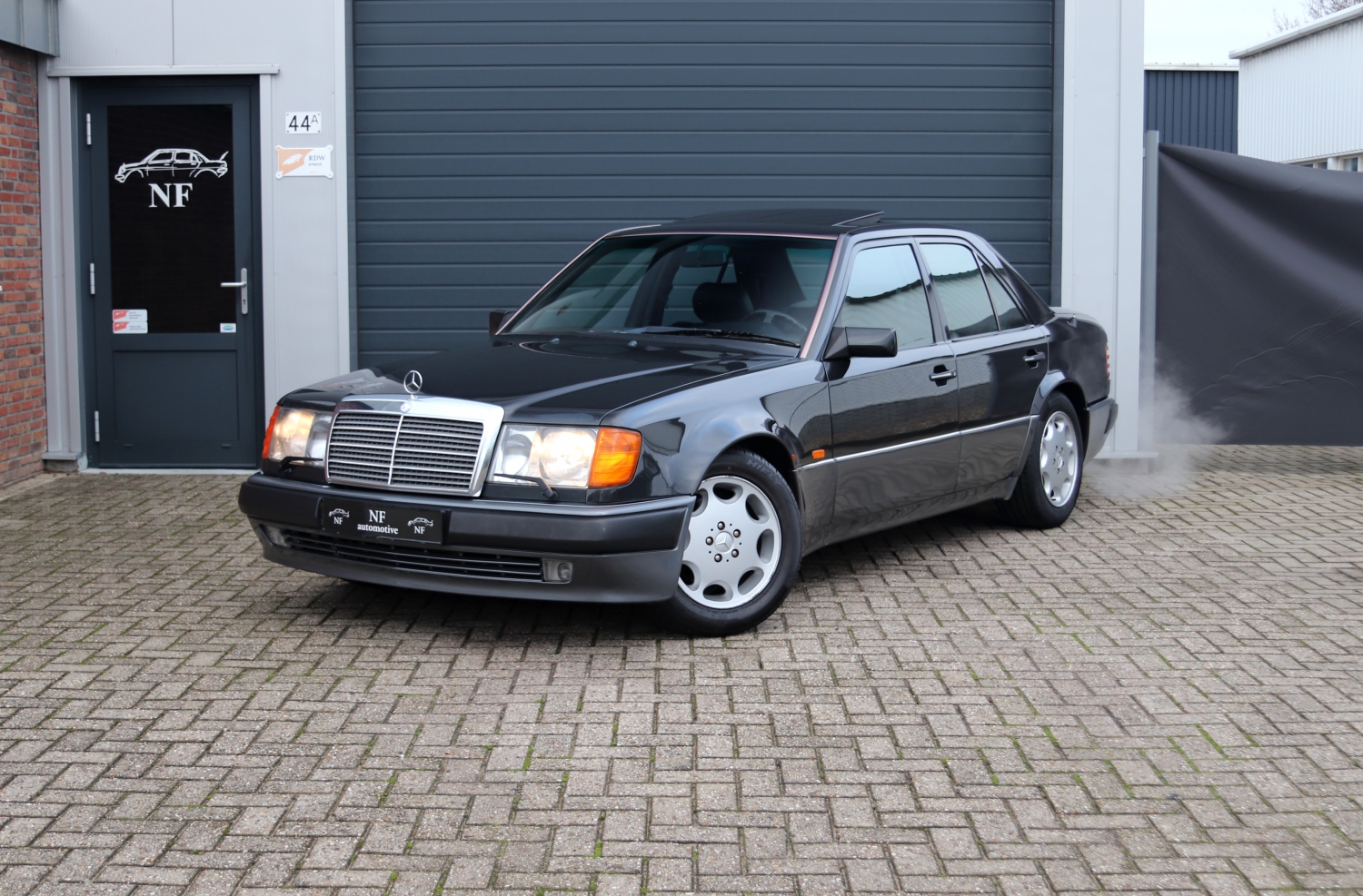 Mercedes-Benz-500E-W124-1991-52GSN5-013.JPG
