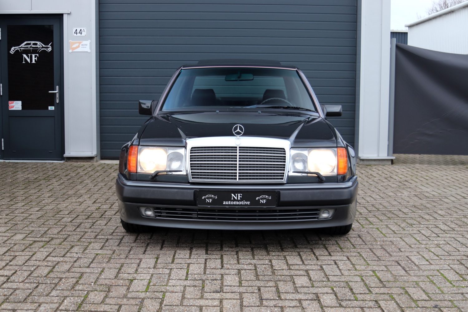Mercedes-Benz-500E-W124-1991-52GSN5-015.JPG