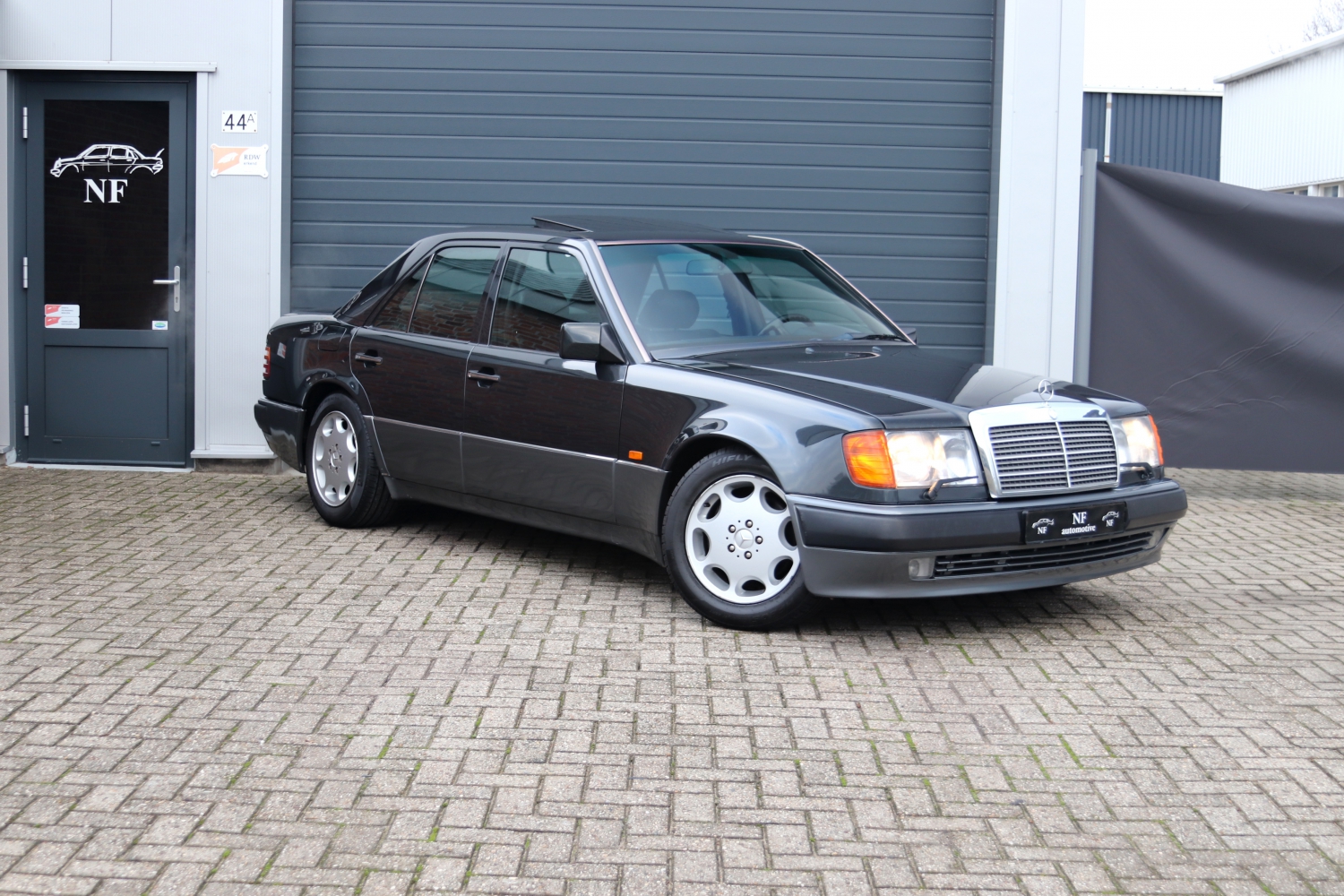 Mercedes-Benz-500E-W124-1991-52GSN5-017.JPG