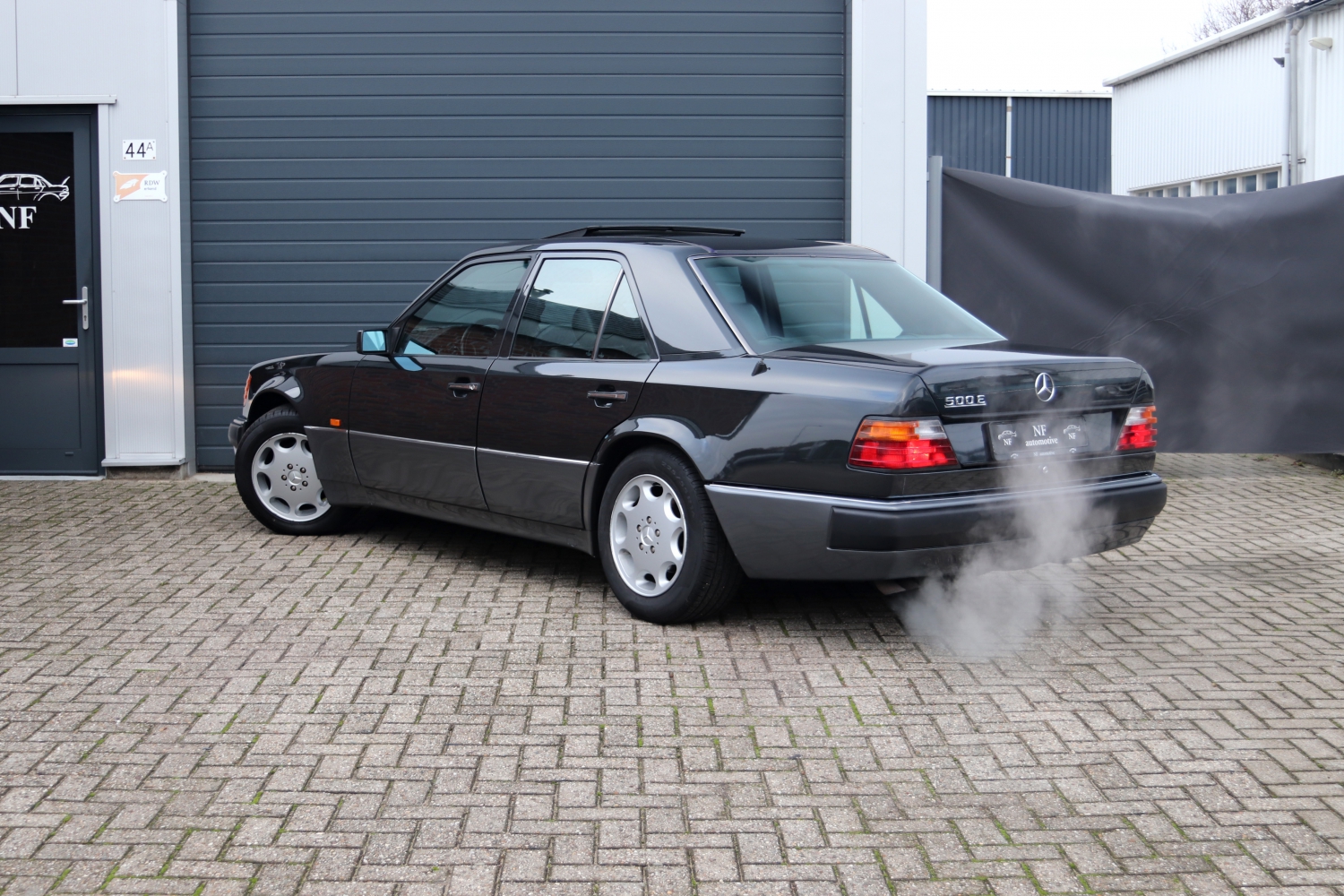 Mercedes-Benz-500E-W124-1991-52GSN5-019.JPG