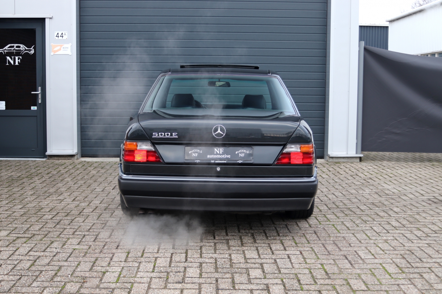 Mercedes-Benz-500E-W124-1991-52GSN5-026.JPG