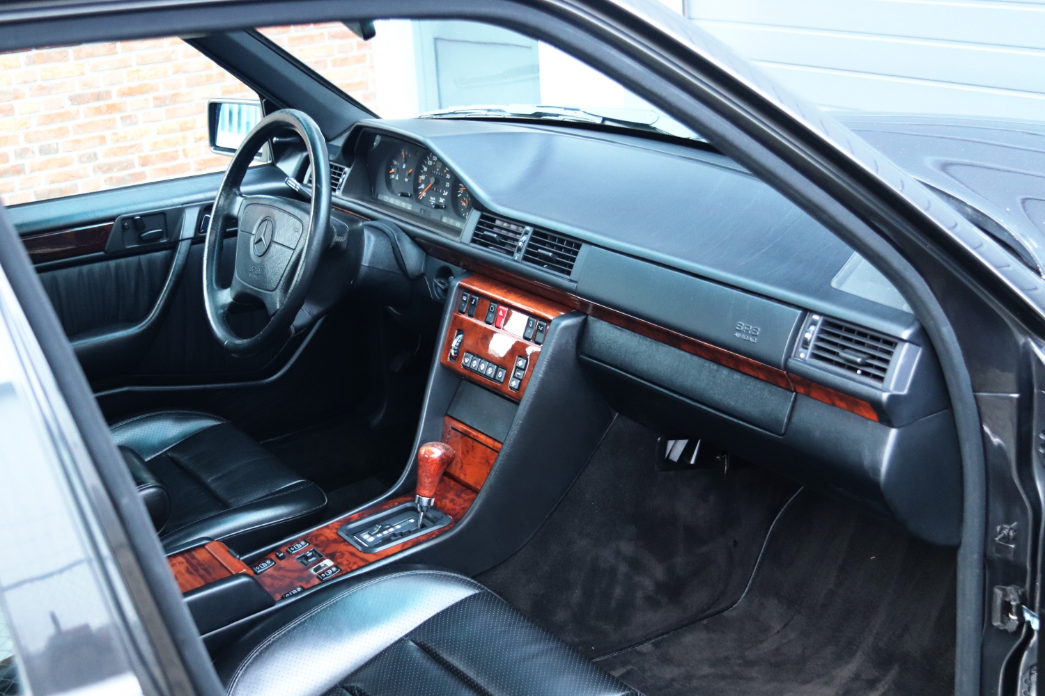 Mercedes-Benz-500E-W124-1991-52GSN5-034.JPG