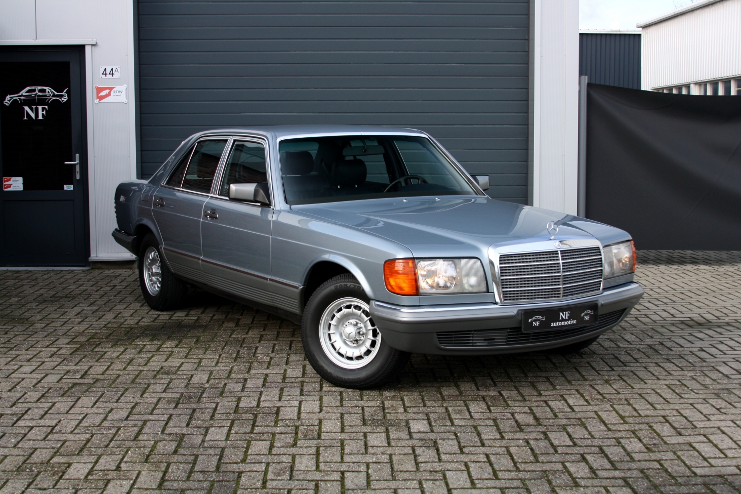 Mercedes-Benz-500SE-W126-1980-007.JPG