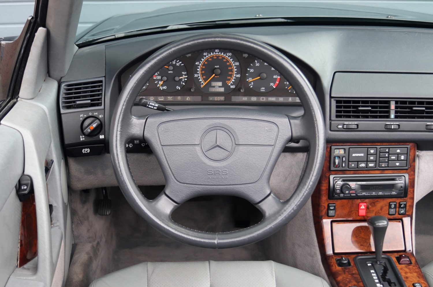 Mercedes-Benz-500SL-R129-1991-TF395D-027.JPG