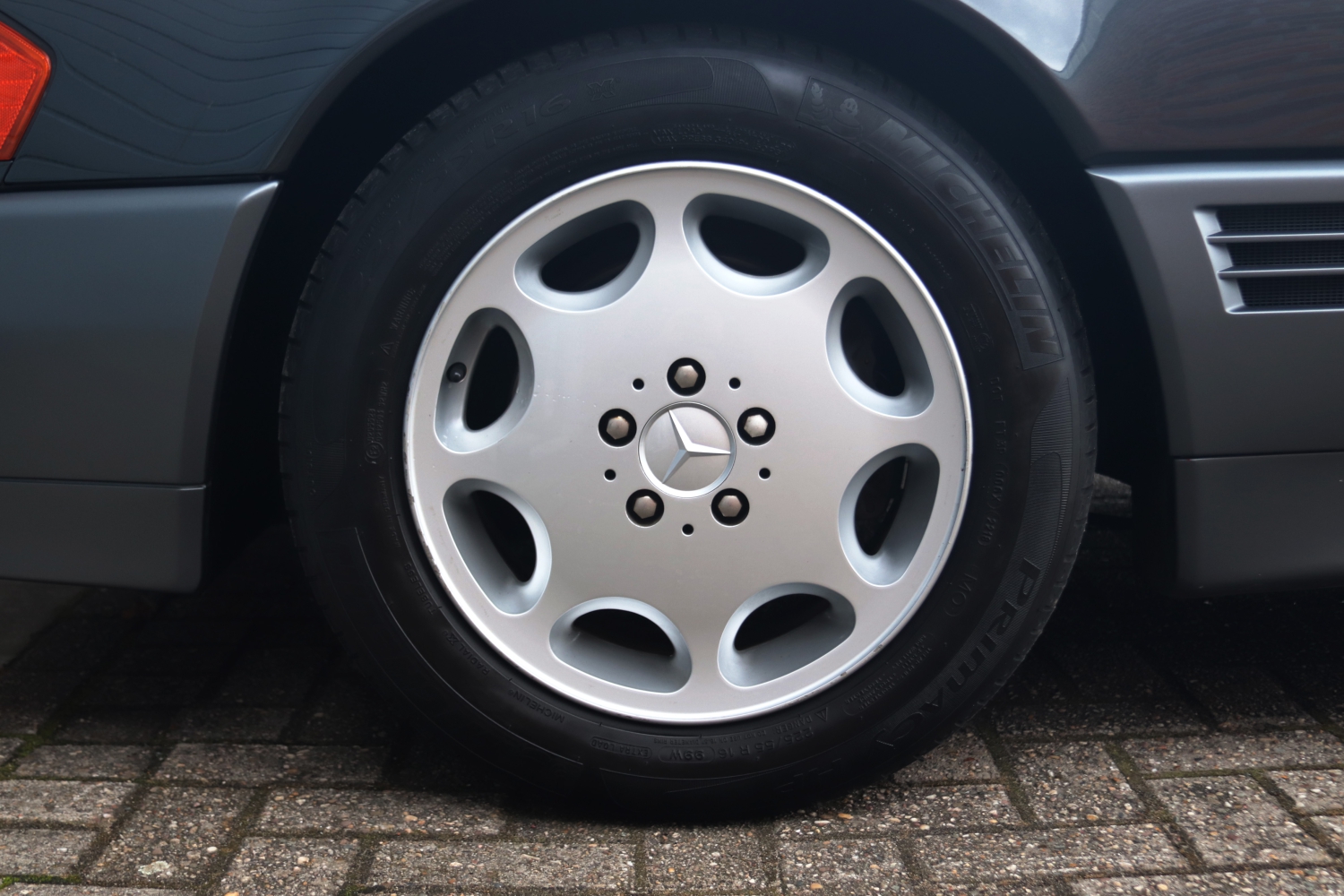 Mercedes-Benz-500SL-R129-1991-TF395D-054.JPG