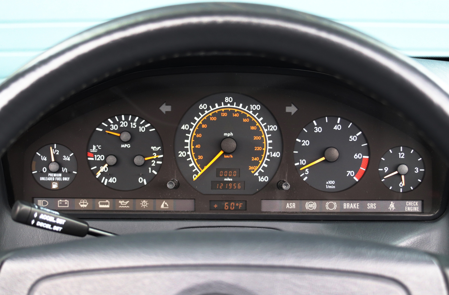 Mercedes-Benz-500SL-R129-1991-TF395D-057.JPG