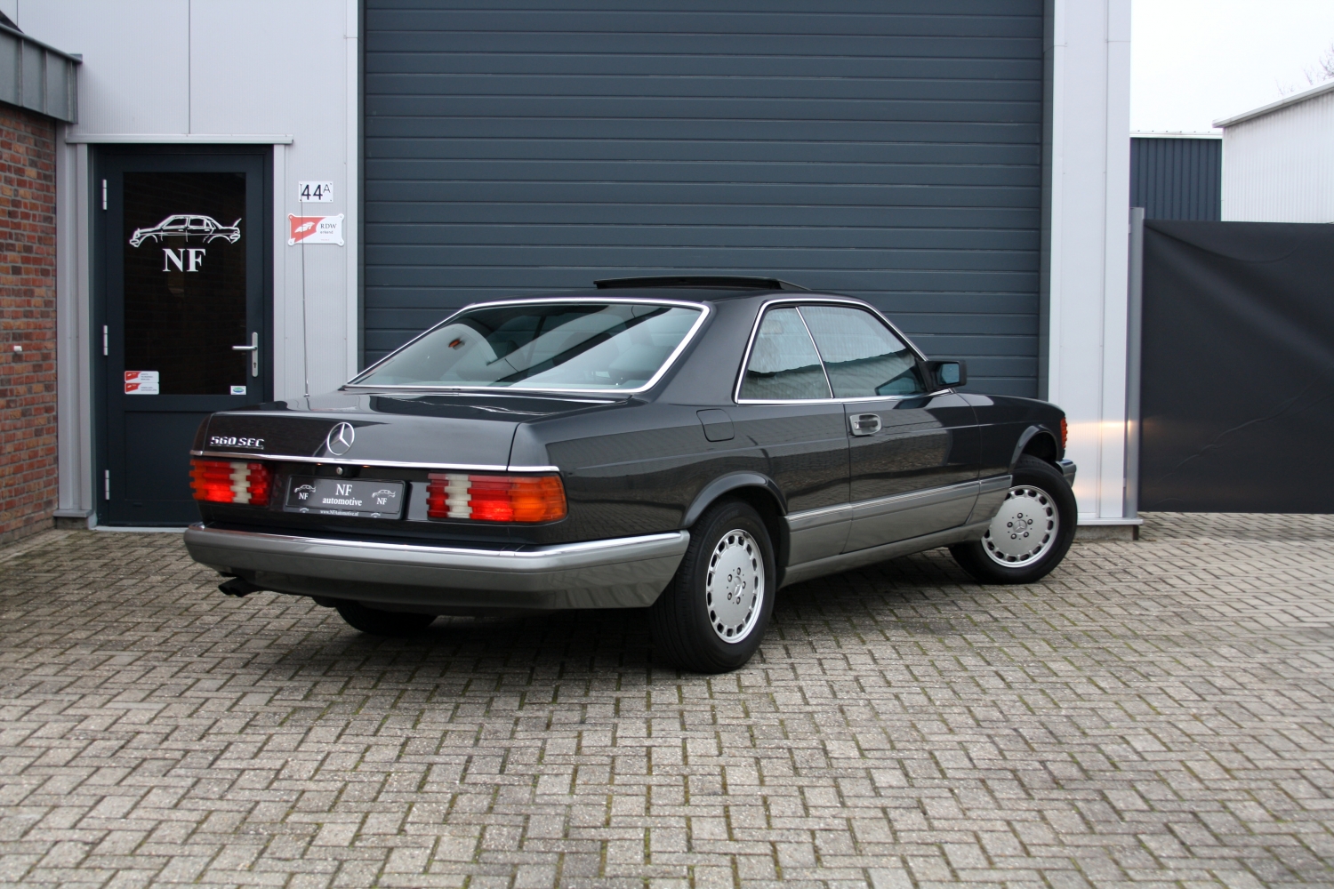 Mercedes-Benz-560SEC-C126-1987-041.JPG