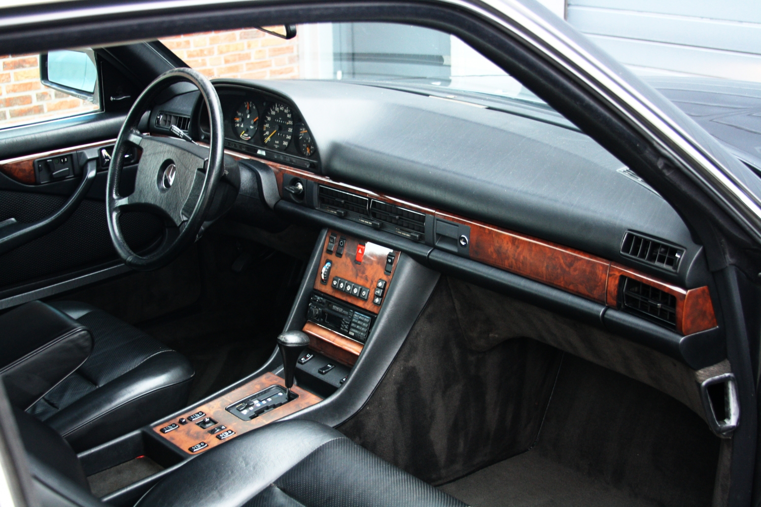 Mercedes-Benz-560SEC-C126-1987-065.JPG