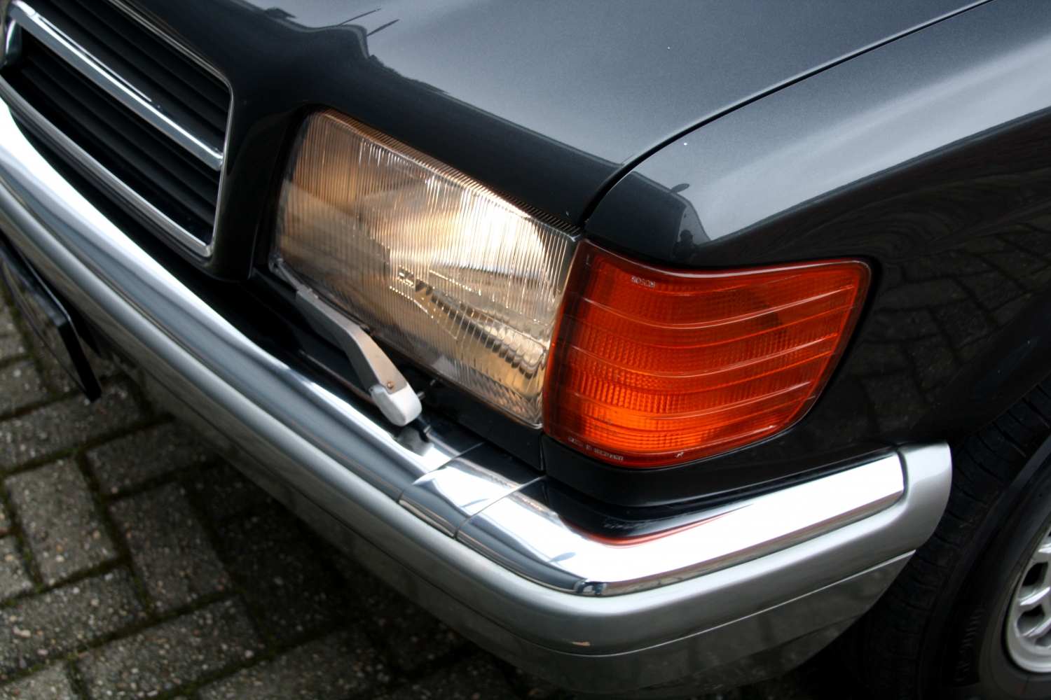 Mercedes-Benz-560SEC-C126-1987-105.JPG