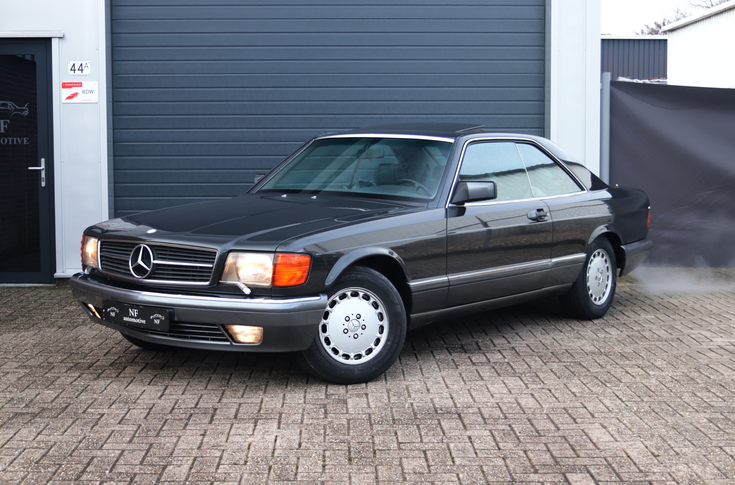 Mercedes-Benz-560SEC-C126-1990-001.JPG