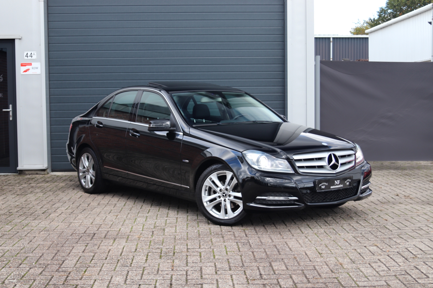 Mercedes-Benz-C180-W204-2012-77ZSF8-014.JPG