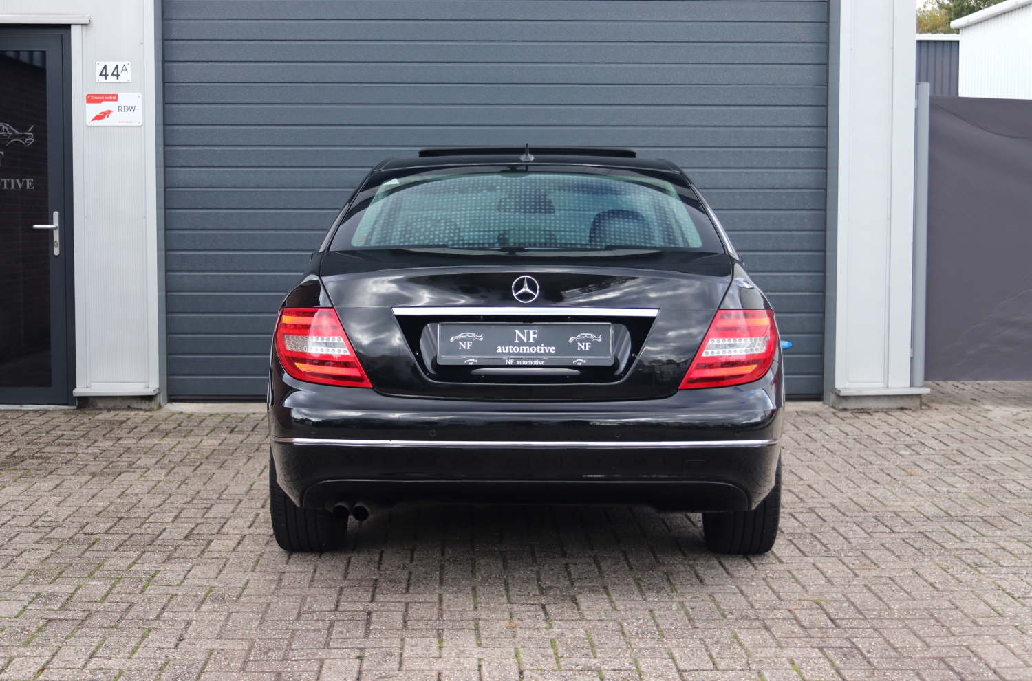 Mercedes-Benz-C180-W204-2012-77ZSF8-022.JPG