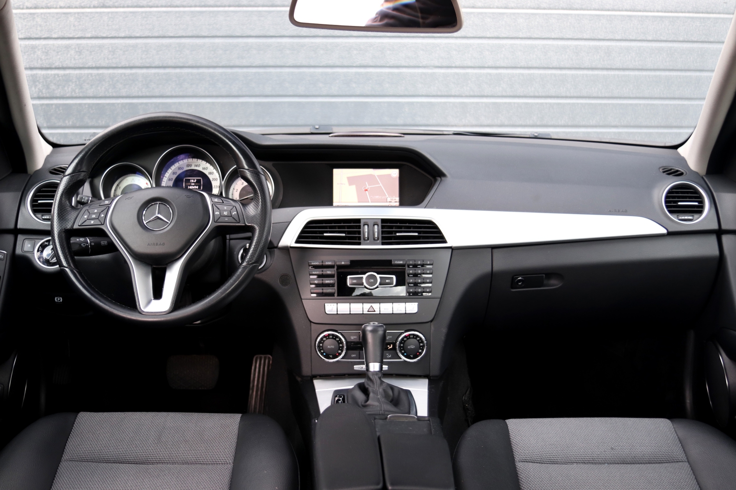 Mercedes-Benz-C180-W204-2012-77ZSF8-028.JPG