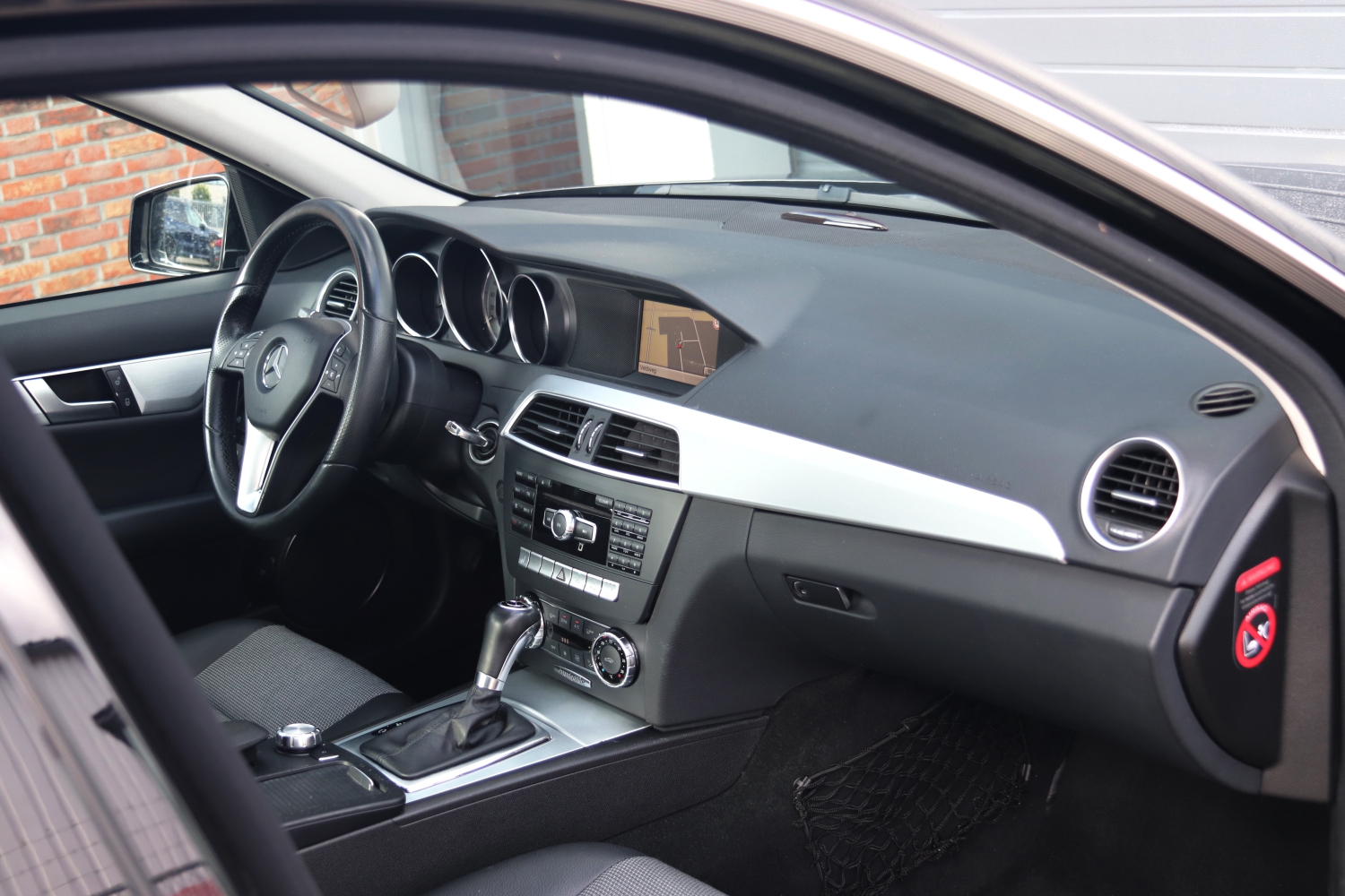 Mercedes-Benz-C180-W204-2012-77ZSF8-034.JPG