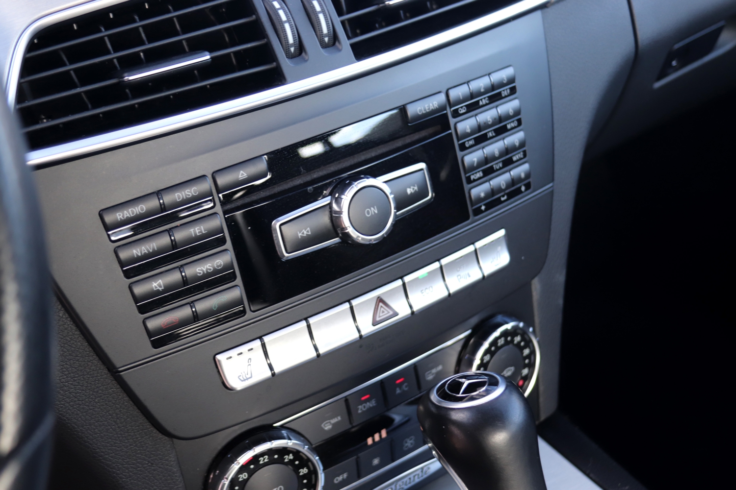 Mercedes-Benz-C180-W204-2012-77ZSF8-048.JPG