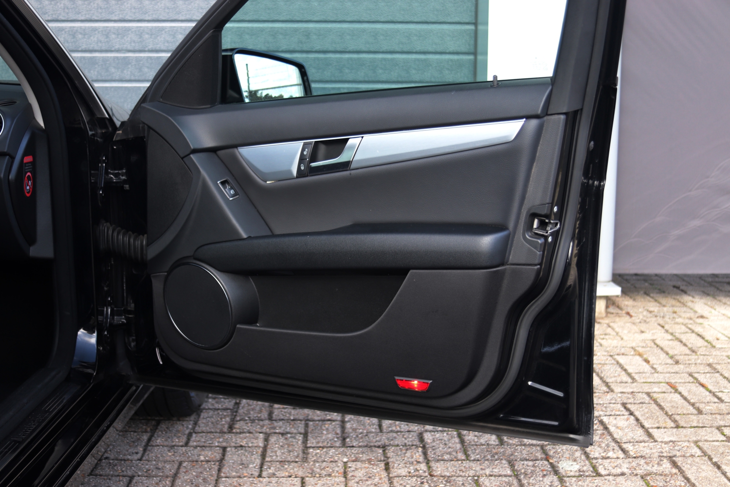 Mercedes-Benz-C180-W204-2012-77ZSF8-051.JPG