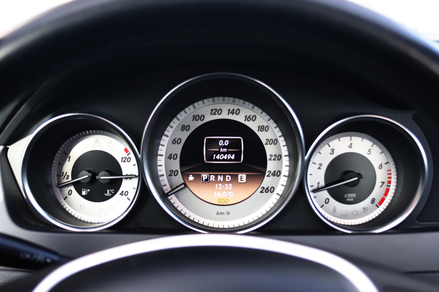 Mercedes-Benz-C180-W204-2012-77ZSF8-059.JPG