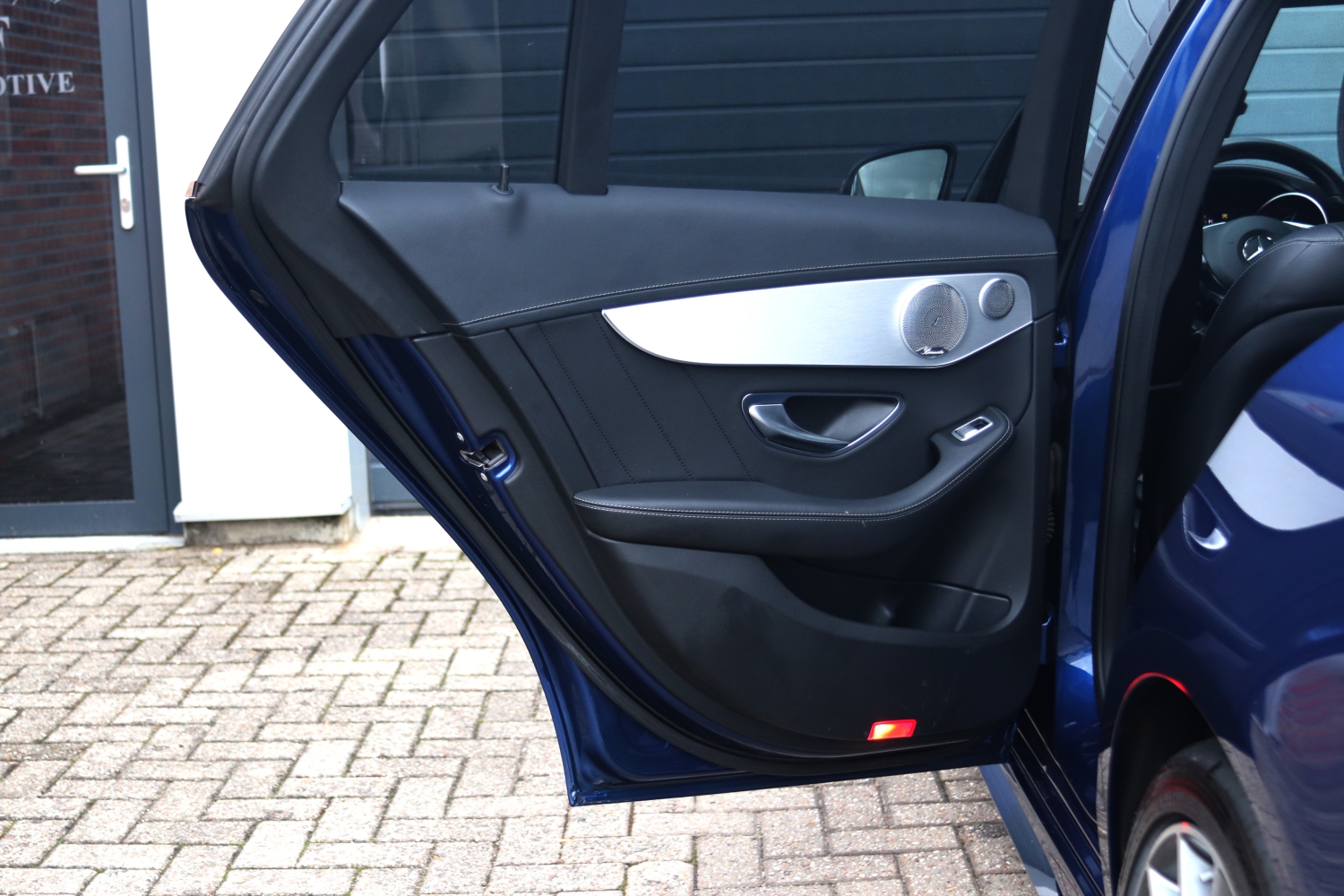 Mercedes-Benz-C250T-W205-2015-8574-012.JPG