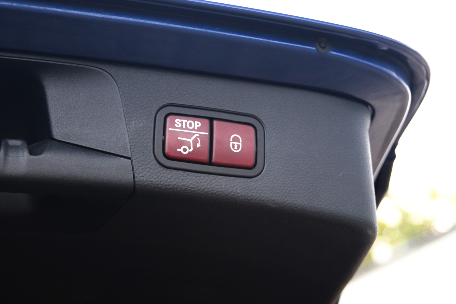 Mercedes-Benz-C250T-W205-2015-8574-016.JPG