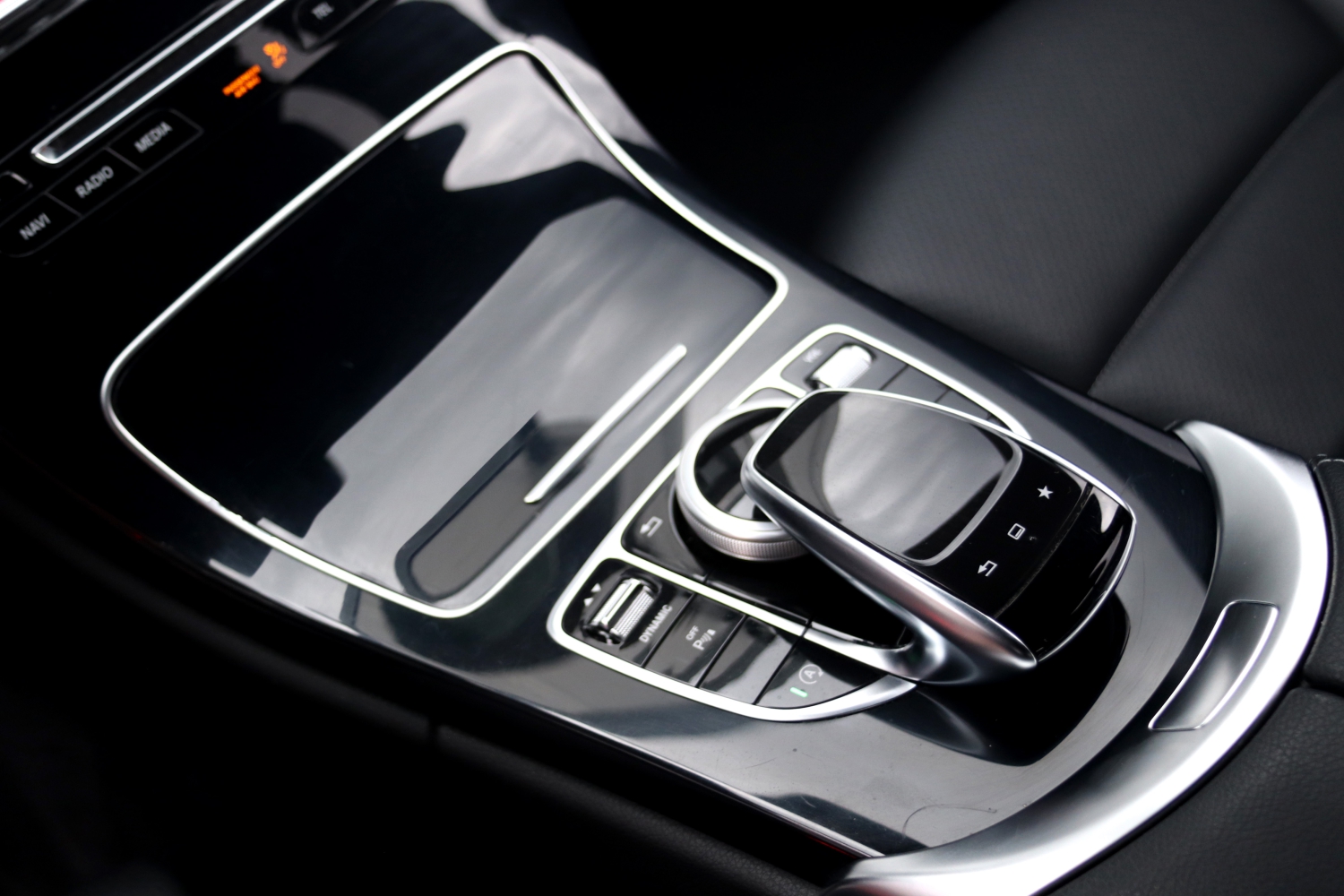 Mercedes-Benz-C250T-W205-2015-8574-018.JPG