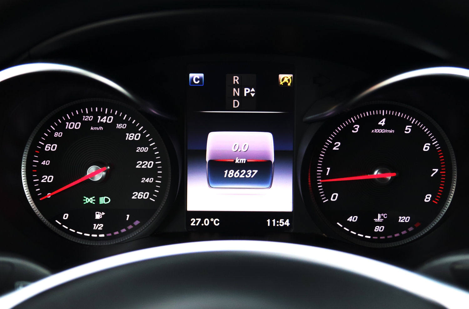 Mercedes-Benz-C250T-W205-2015-8574-023.JPG