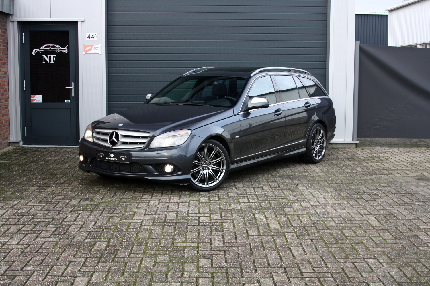 Mercedes-Benz-C320CDI-Estate-W204-2008-09.JPG