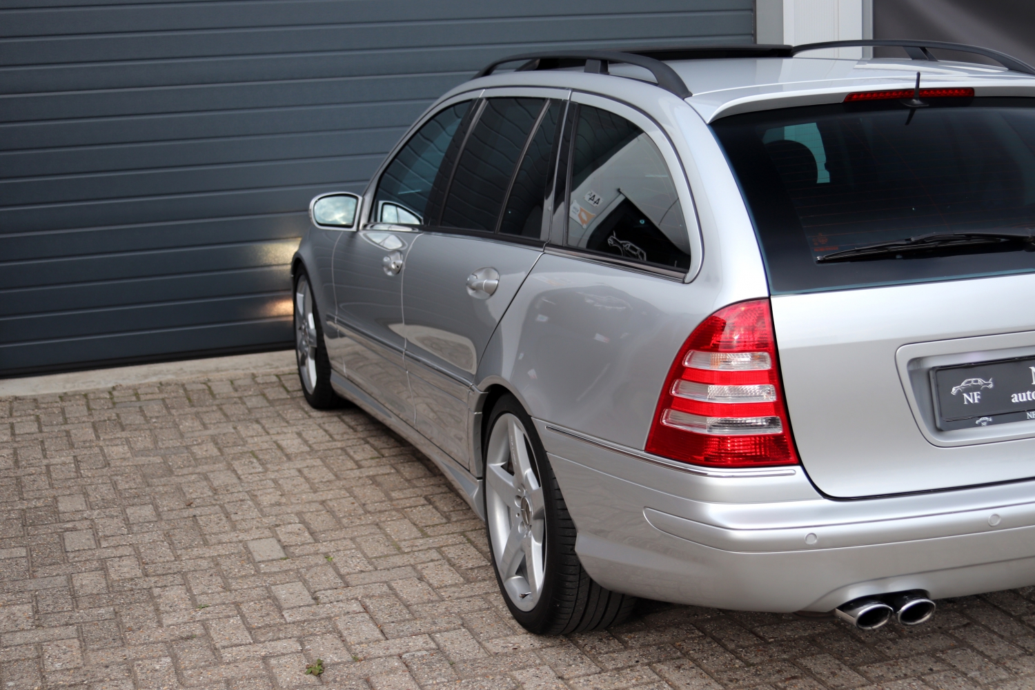 Mercedes-Benz-C55-AMG-Estate-2004-108.JPG