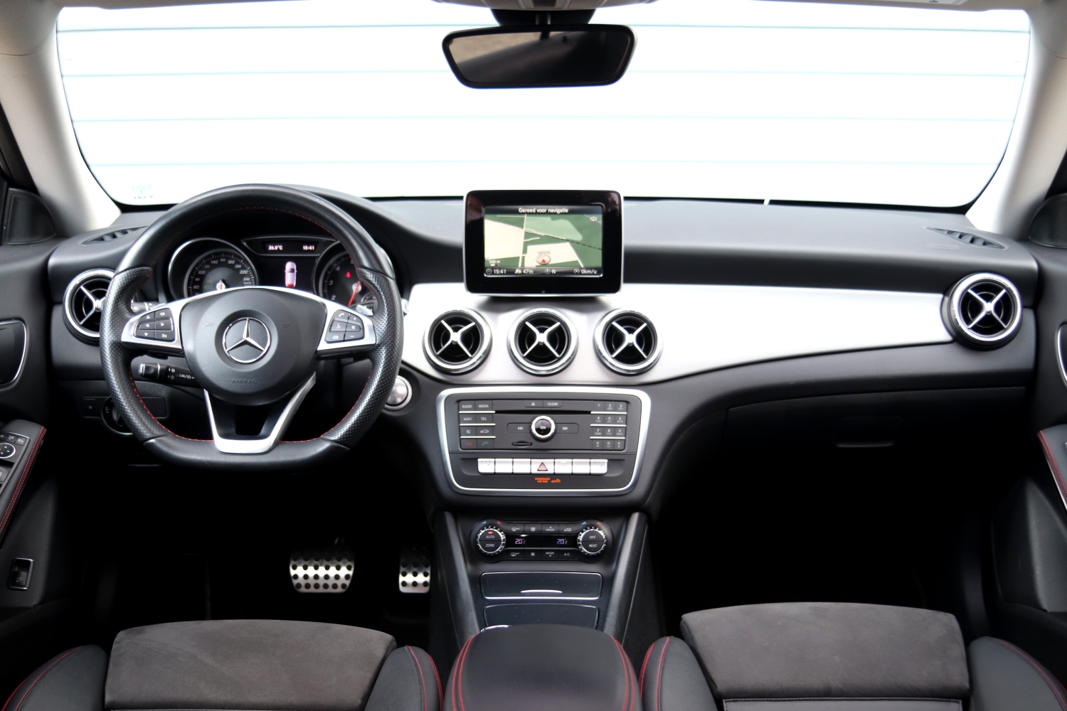 Mercedes-Benz-CLA180-SB-2017-6904-007.JPG