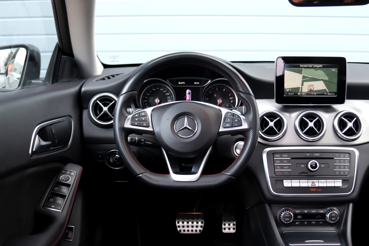 Mercedes-Benz-CLA180-SB-2017-6904-008.JPG