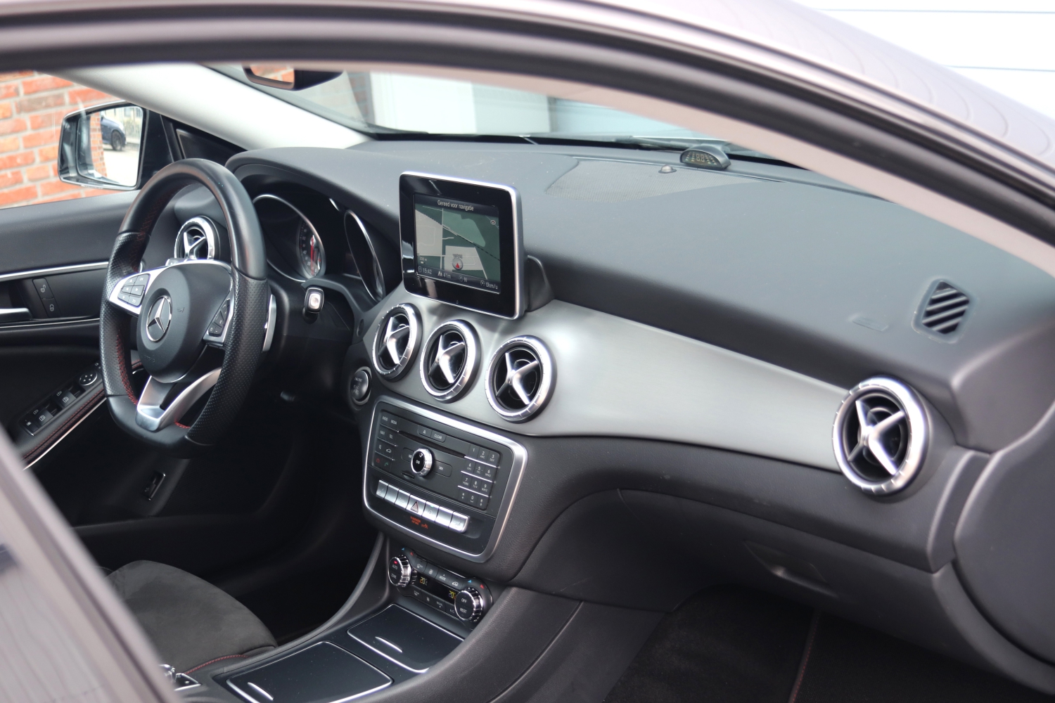 Mercedes-Benz-CLA180-SB-2017-6904-009.JPG