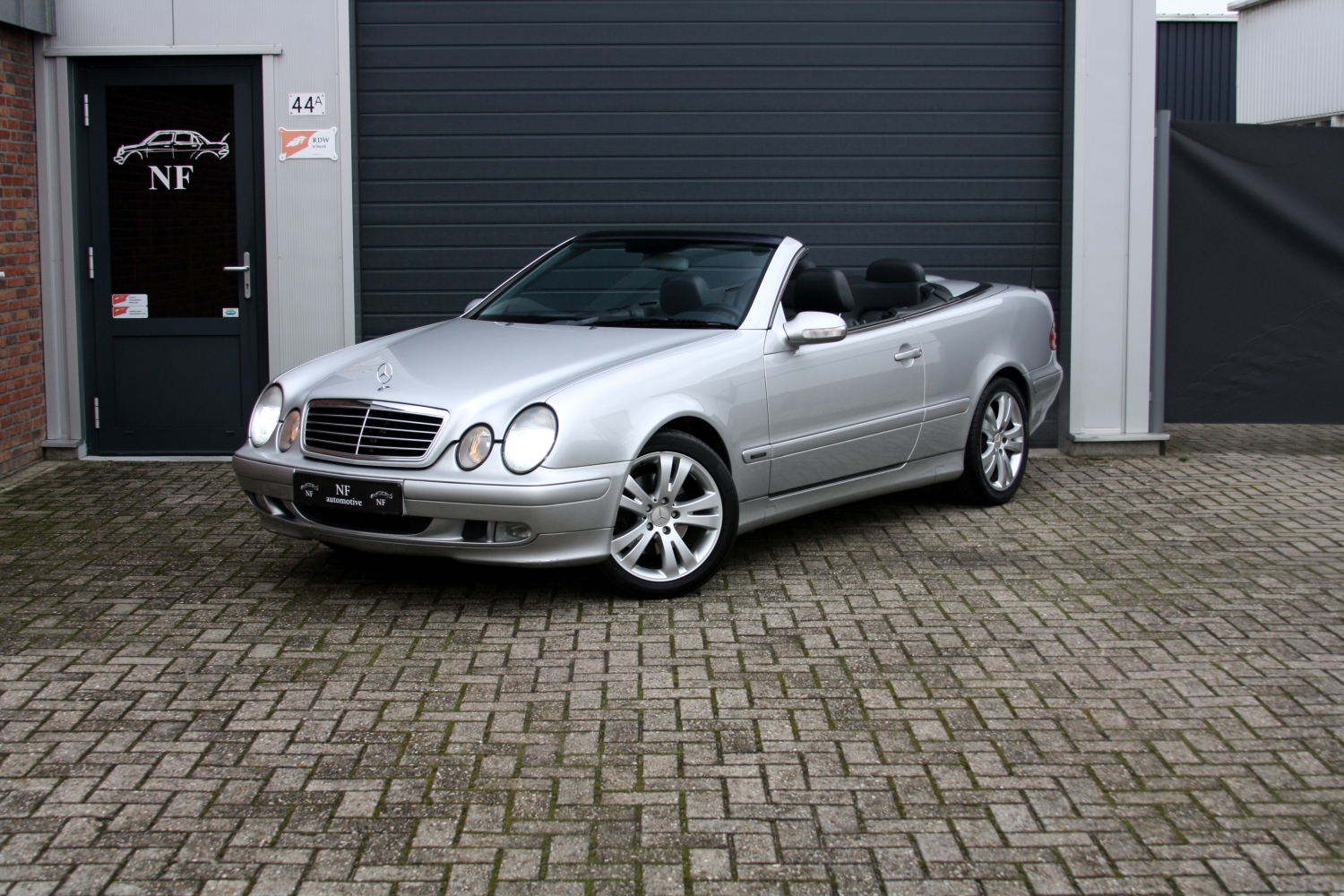 Mercedes-Benz-CLK200-Kompressor-Cabriolet-C208-2001-002.JPG