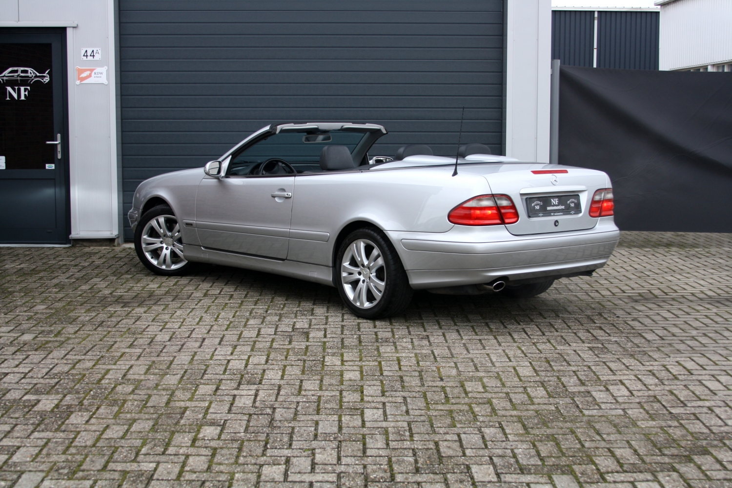 Mercedes-Benz-CLK200-Kompressor-Cabriolet-C208-2001-016.JPG