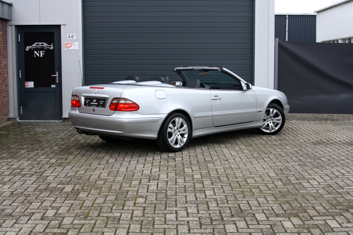 Mercedes-Benz-CLK200-Kompressor-Cabriolet-C208-2001-019.JPG