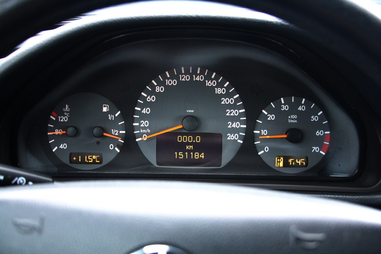 Mercedes-Benz-CLK200-Kompressor-Cabriolet-C208-2001-093.JPG