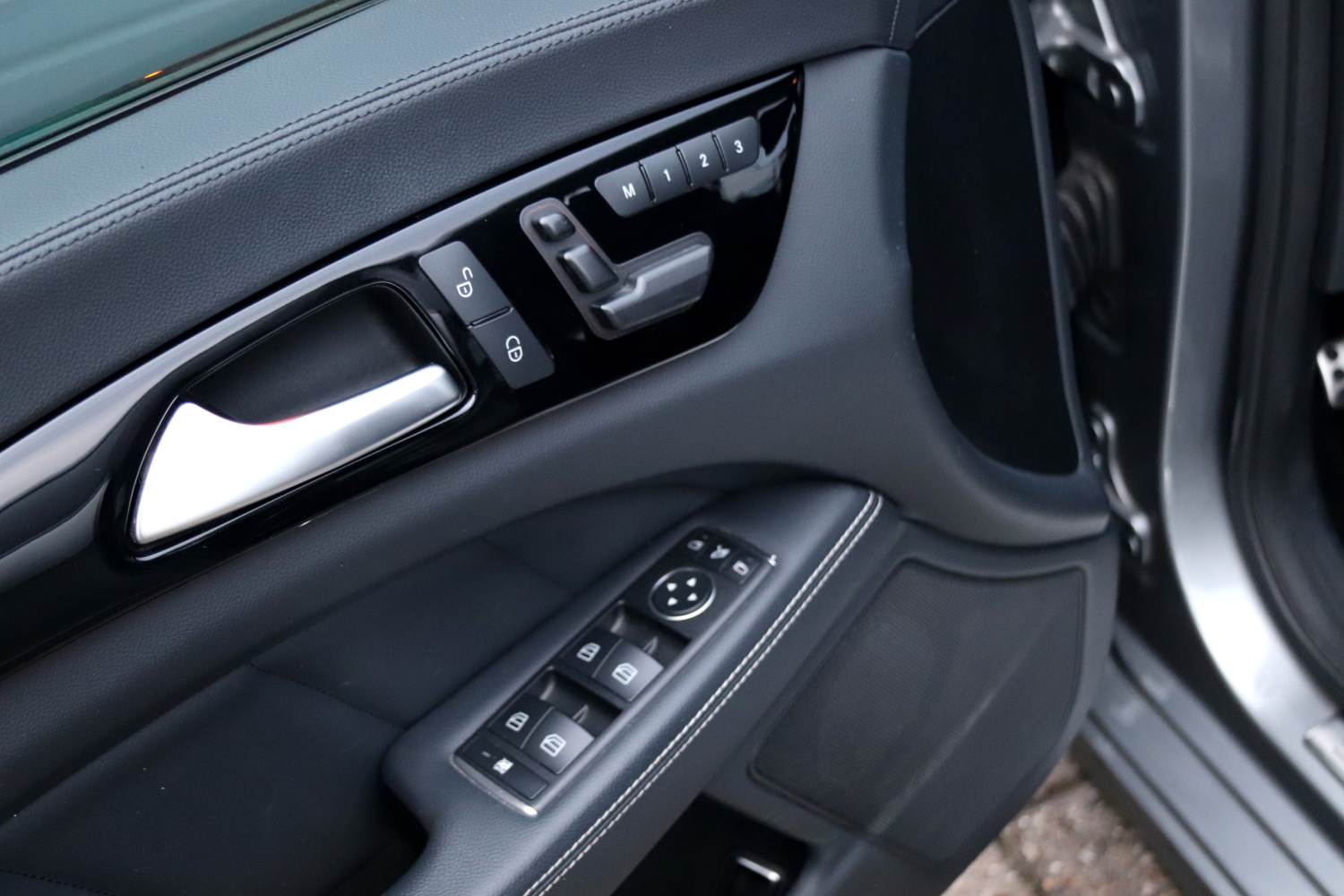 Mercedes-Benz-CLS350CDI-X218-2014-XJ776L-055.JPG