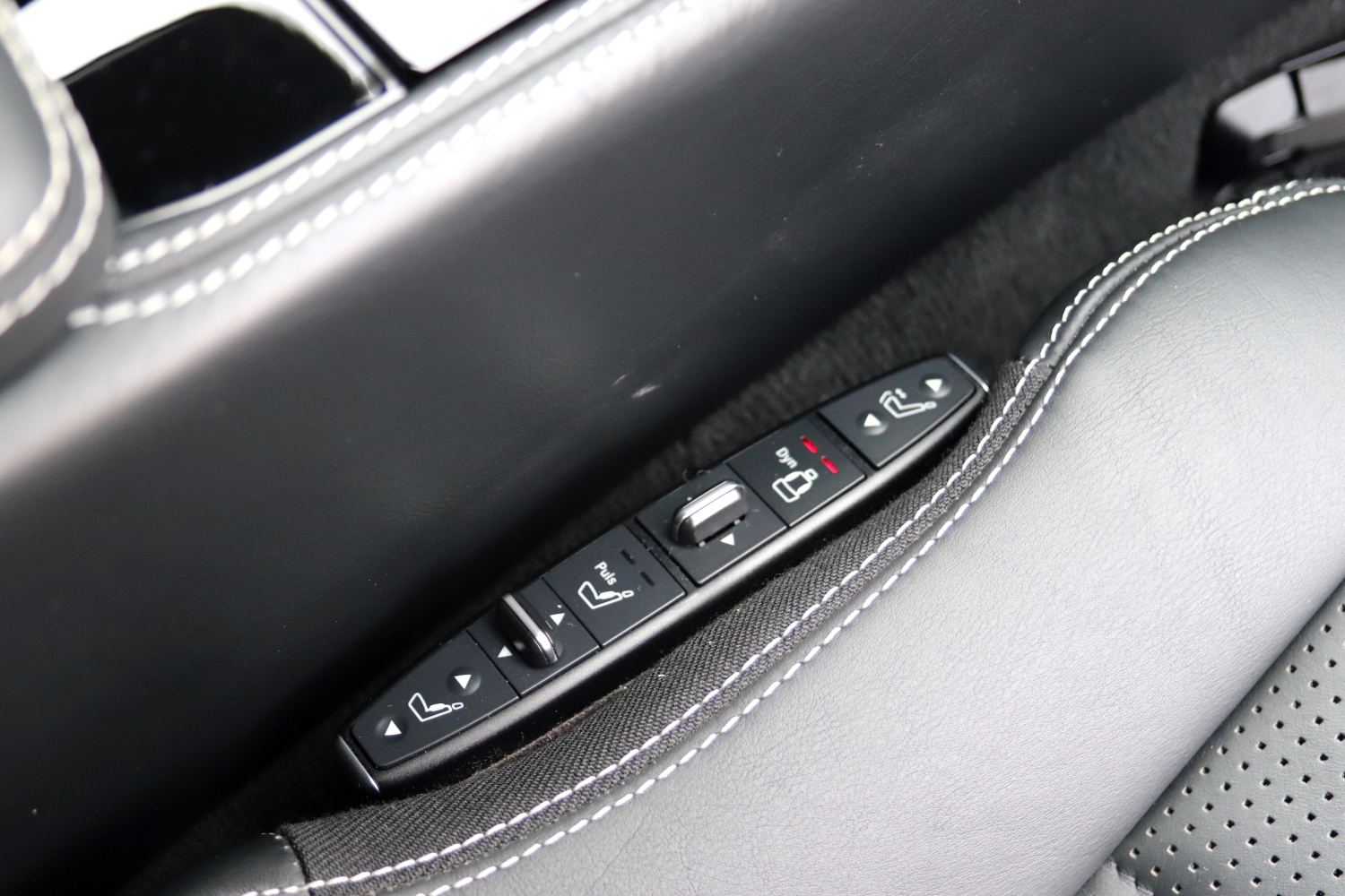 Mercedes-Benz-CLS63-AMG-SB-W218-2013-HBR08V-020.JPG