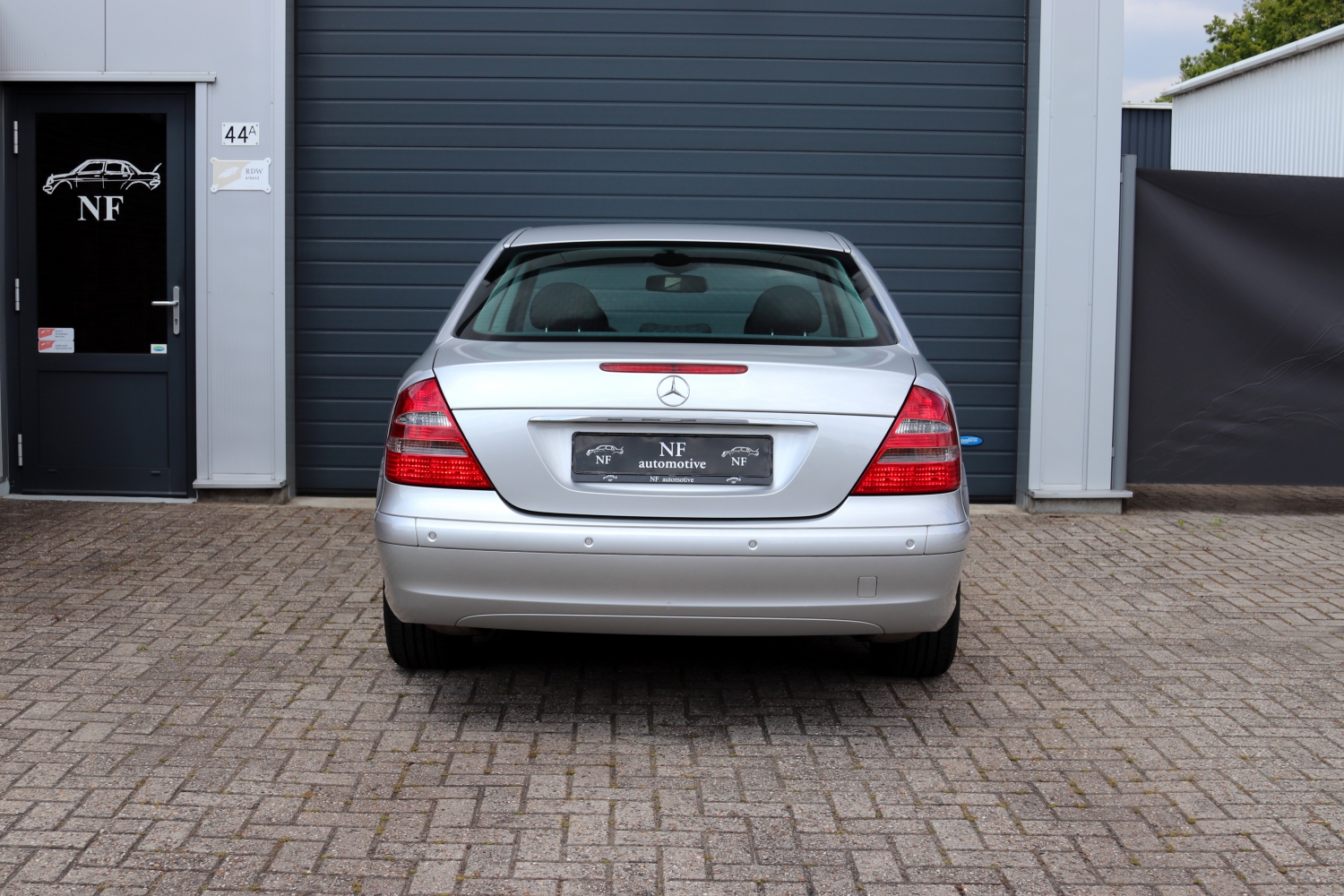 Mercedes-Benz-E200-Sedan-W211-2003-H216KN-089.JPG