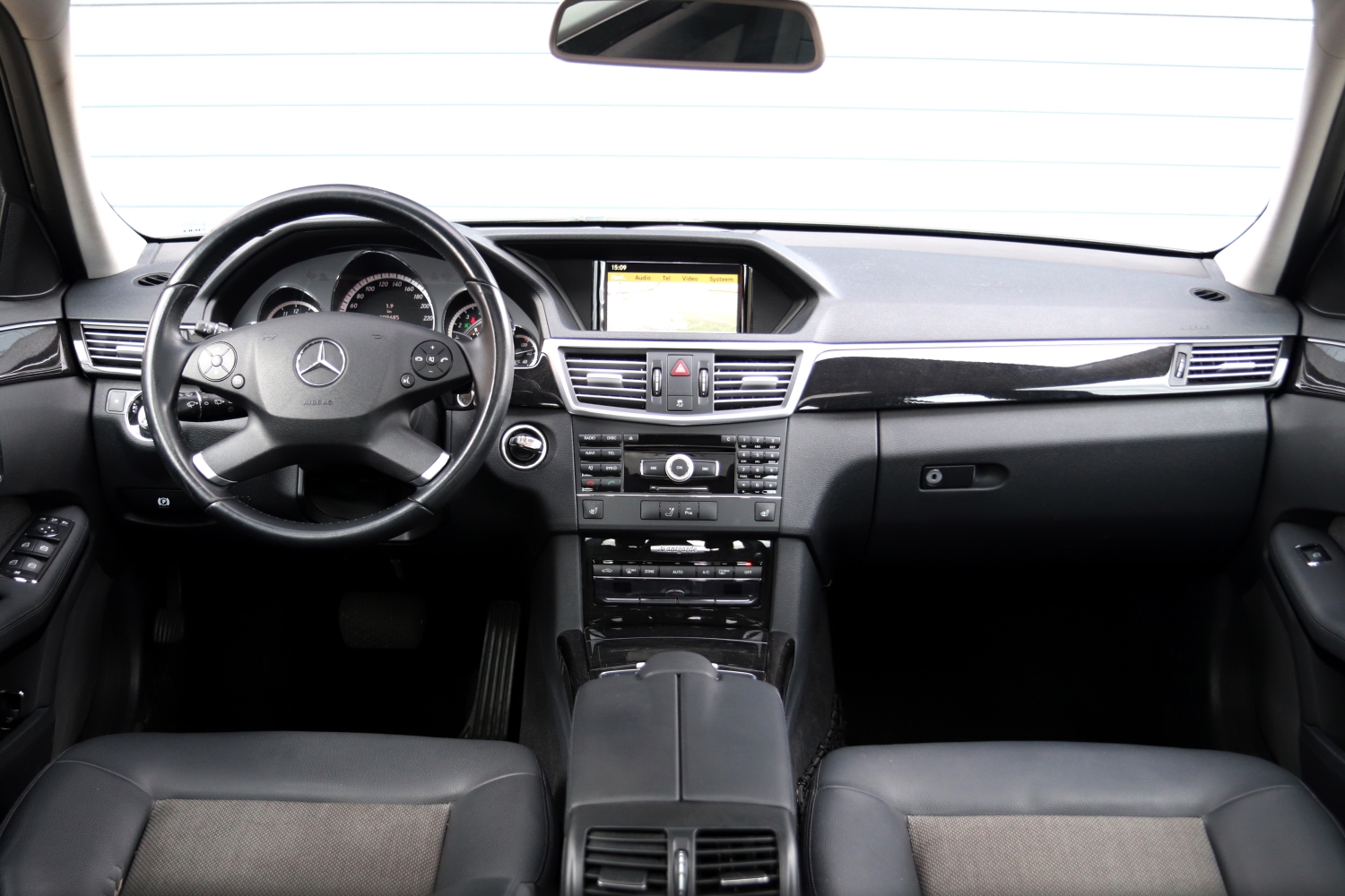 Mercedes-Benz-E350CGI-S212-2010-9SKS81-032.JPG