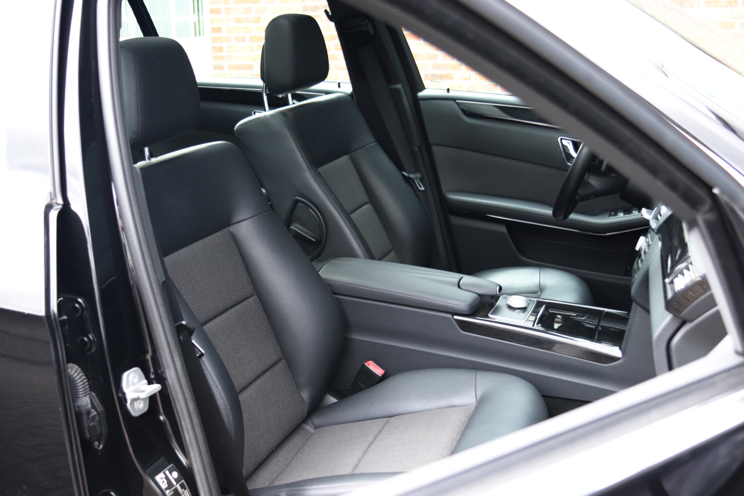 Mercedes-Benz-E350CGI-S212-2010-9SKS81-044.JPG