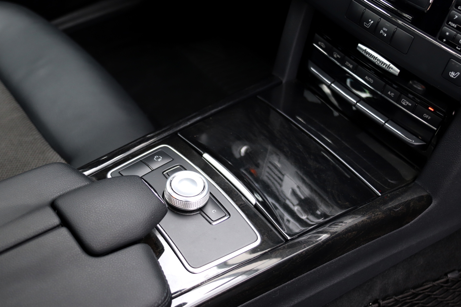 Mercedes-Benz-E350CGI-S212-2010-9SKS81-047.JPG