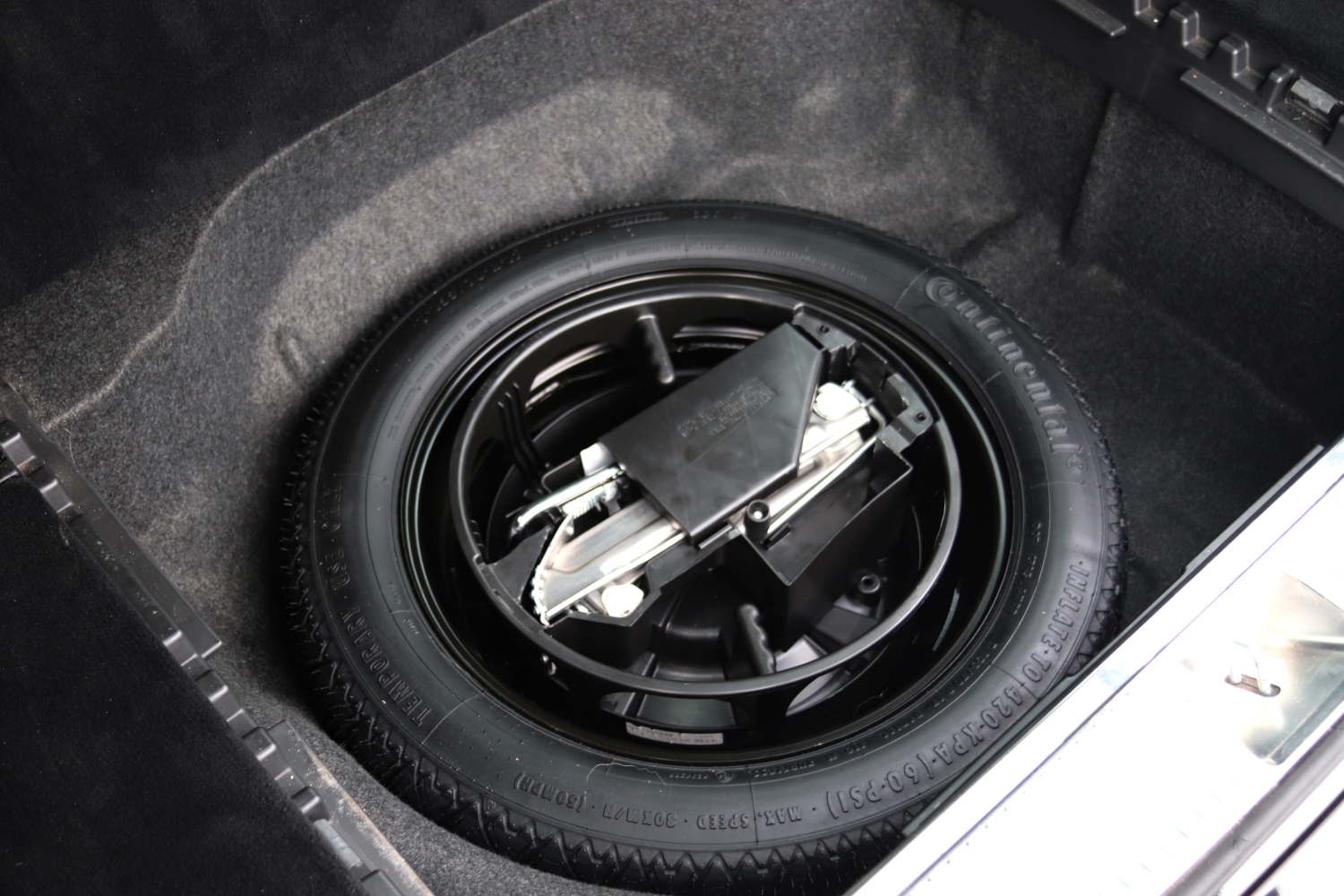 Mercedes-Benz-E350CGI-S212-2010-9SKS81-057.JPG
