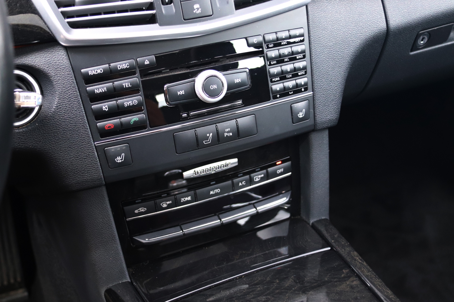 Mercedes-Benz-E350CGI-S212-2010-9SKS81-063.JPG