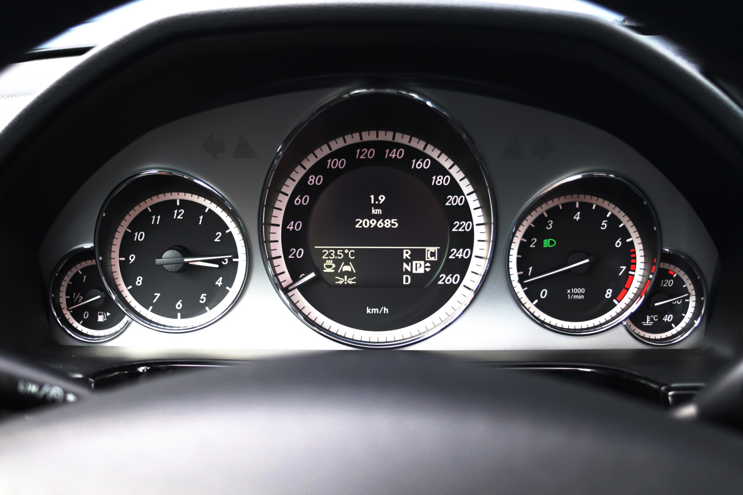 Mercedes-Benz-E350CGI-S212-2010-9SKS81-075.JPG