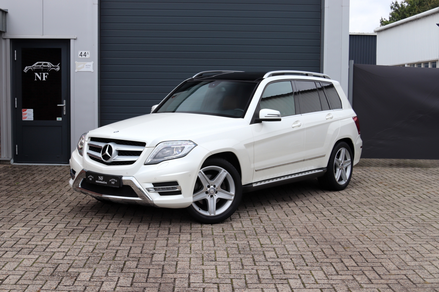 Mercedes-Benz-GLK220CDI-2SJB42-001.JPG