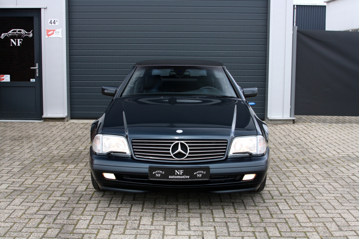 Mercedes-Benz-SL320-R129-1996-002.JPG